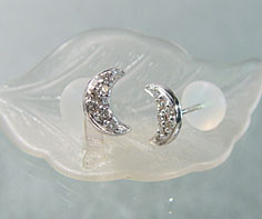 スタッドピアス ダイヤモンド ムーン ゴールド K18 プラチナ900・K10選択可 クリスマス Xmas