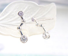 スタッドピアス キュービックジルコニア 星座モチーフ ゴールド K18 プラチナ900・K10選択可 クリスマス Xmas