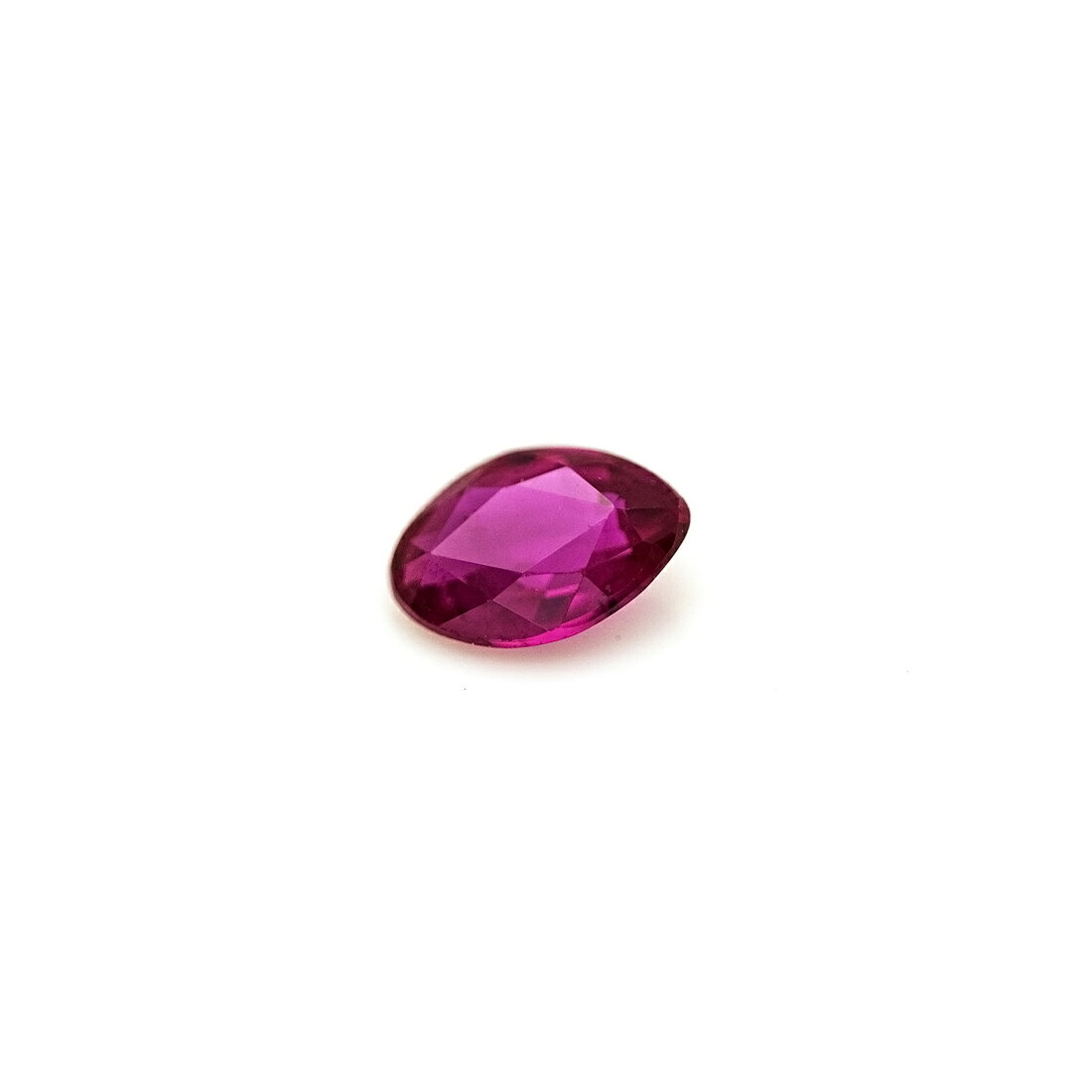 【宝石】 ・ルビー 約3×4.4mm 【お届けにつきまして】 即日発送可能品となります。 15時までにご注文いただき、決済審査・ご入金等が当店で確認できた場合は、当日発送をさせていただきます。 梱包は封筒となりまして、メール便にてポスト投函でのお届けをさせていただきます。 備考欄で曜日や時間帯、梱包のご指定をいただいても対応できなくなっておりますので、ご了承くださいませ。 【宝石の状態につきまして】 ※美観に影響のない程度の小キズや内包物が入る場合がございます。 予めご了承くださいませ。 別途記載のない限り、天然石となります。