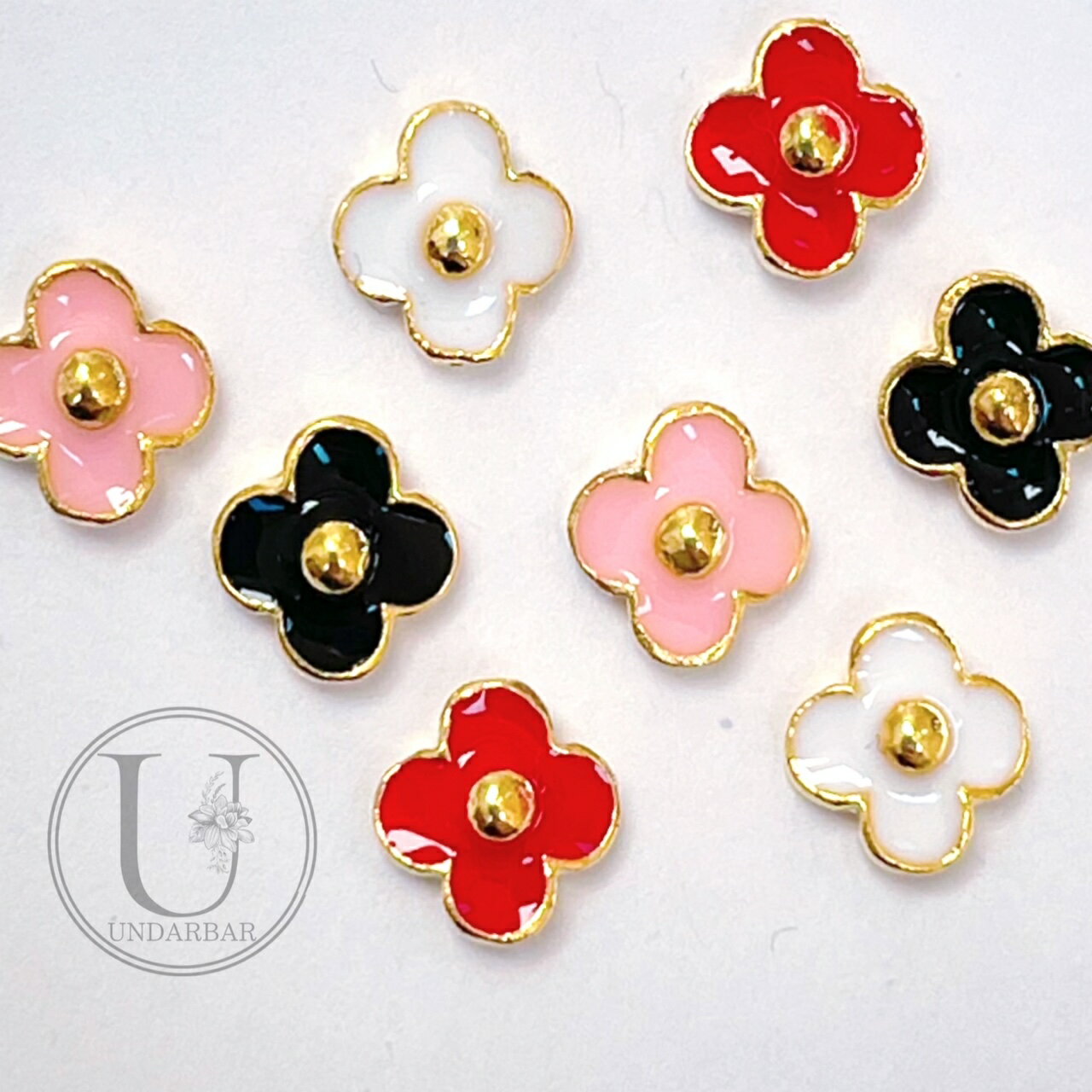 ネイルパーツ ミニフラワー（4個入）6mm クローバー 白 黒 赤 ピンク ベビーフラワー 四つ葉 小さめパーツ フラワー ヴィトン風ネイル セルフネイル ハンドメイド レジン 材料 メタルパーツのサムネイル