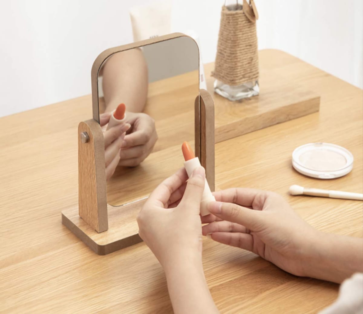 【本日最終日！最大5%OFF対象】 ［ドナリー］卓上ミラー 鏡 スタンド 木製フレーム メイクアップ・化粧用 インテリア (大, ナチュラル)
