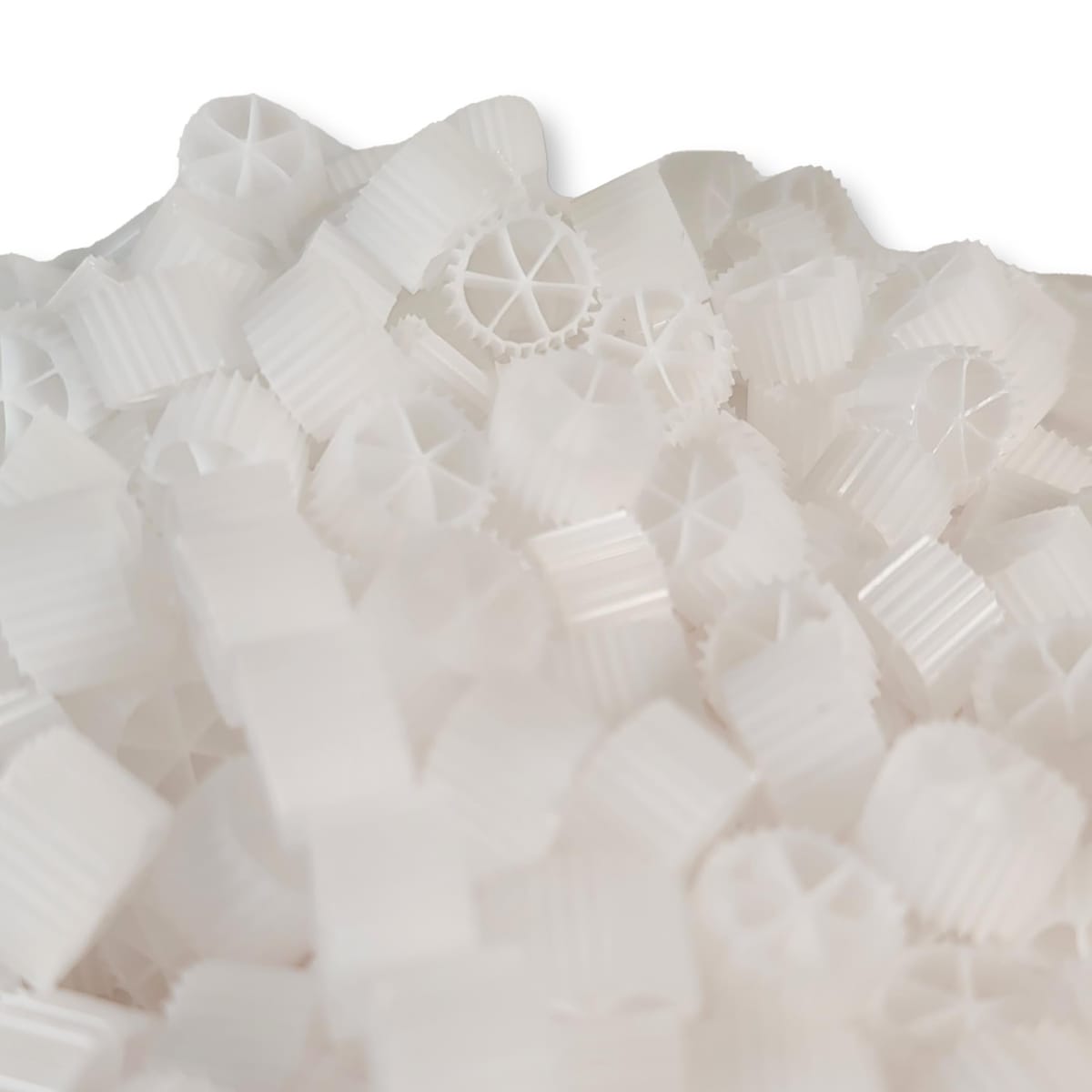 【ラスト2日！最大5%OFF対象】 流動ろ材 Φ15 多孔質濾過 厚み10mm 6穴 フィルター材料 水槽用品 ろ過材 生物濾過 バクテリア 微生物 MBBR 床 約15mm×10mm