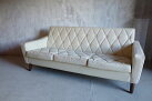 SALE D&DEPARTMENT×karimoku Lobby chair/ロビーチェア 3seats karimoku/カリモク 3人掛けソファ レザー イス 椅子 スタンダードアイボリー ミッドセンチュリーデザイン 3P カリモク60 ナガオカケンメイ 定価136,950円【中古】のサムネイル