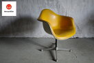 Hermanmiller/ハーマンミラー Charles&Ray Eames/チャールズ&レイ イームズデザイン Armshellchair/アームシェルチェア コントラクトベース ナウガレザー イエロー 黄色 回転式 椅子 イス ミッドセンチュリー家具 アメリカ家具 Vintage/ヴィンテージ Antique 2【中古】