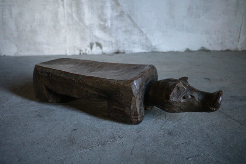 ロースツール 豚 ブタ 猪 イノシシ 動物 アフリカ家具 セヌフォ族 ベンチ コートジボワール 民具 民藝 民芸 プリミティブアート 原始 木製 ウッド 椅子 ...