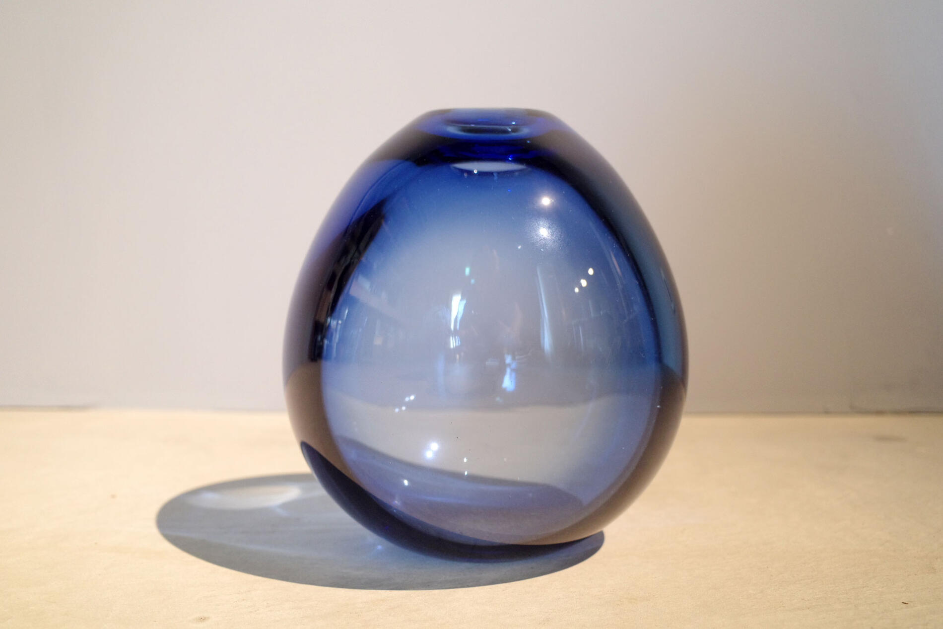 乐天商城 - Vintage/ヴィンテージ 1958年製 Holmegaard/ホルムガード ガラスベース/glass vase アート/ART 北欧雑貨 北欧家具 デンマーク/denmark ブルー ガラス 花瓶 フラワーベース Antique/アンティーク 本物保証 刻印あり サインあり オブジェ 希少品 骨董品 美術品 工芸品【中古】