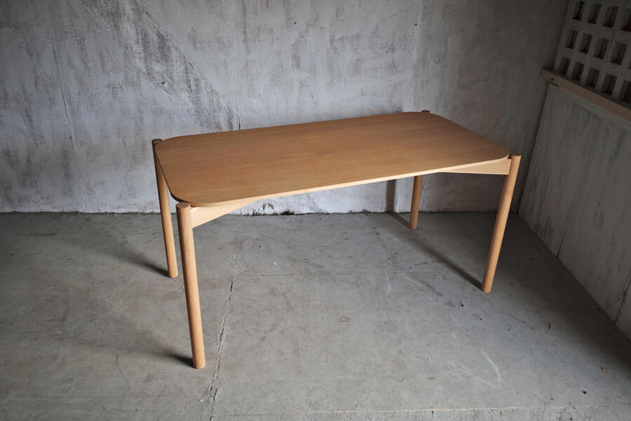 SALE 店頭展示品 KARIMOKU NEW STANDARD/カリモクニュースタンダード CASTOR TABLE 150/キャストールテーブル150 Designed by BIG-GAME オーク材 ウッド/木製 北欧家具 モダン 展示台 ナラ材 ダイニングテーブル 作業台 デスク 日本家具 中古美品 定価145200円 【中古】