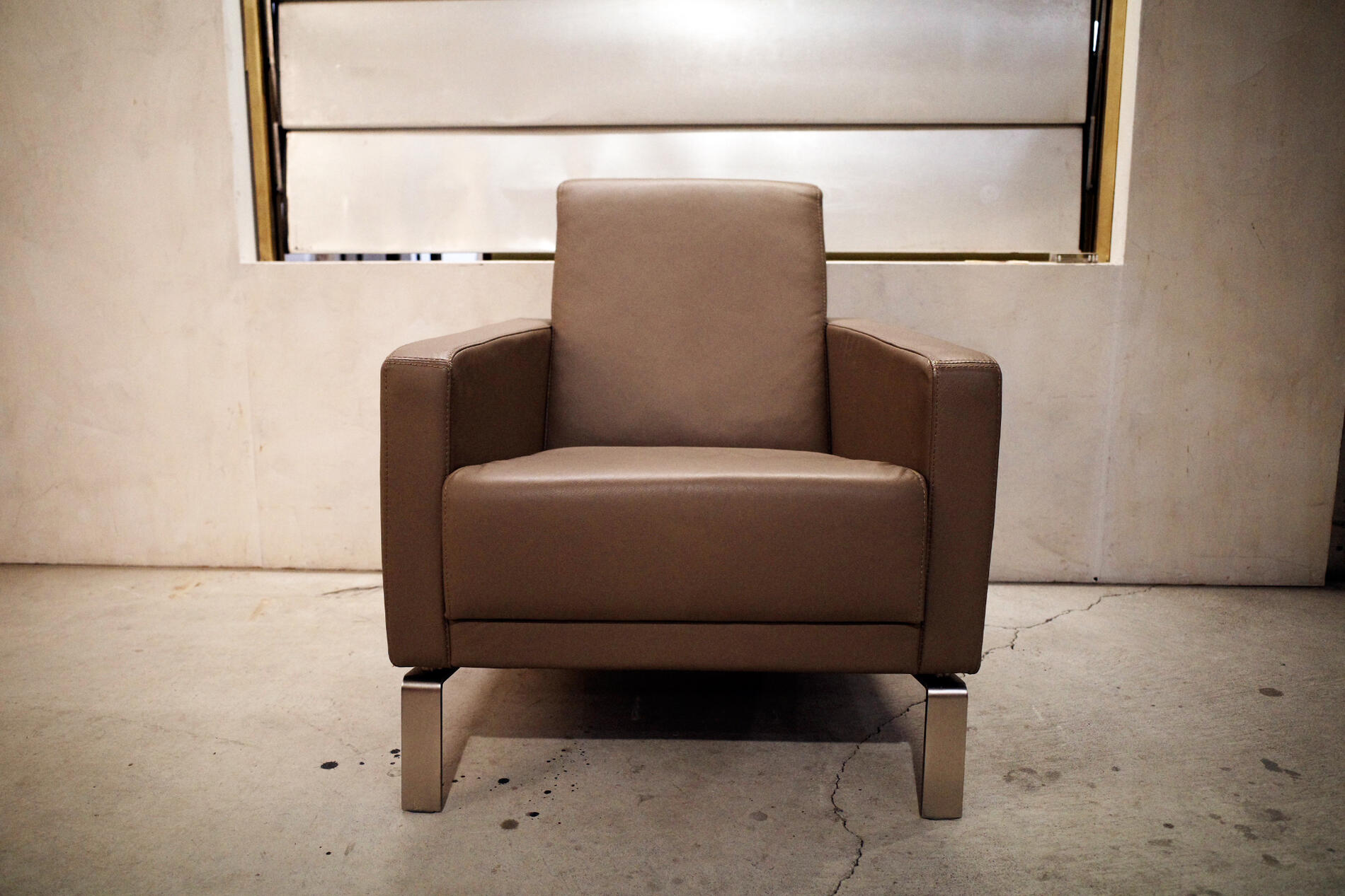 BoConcept/ボーコンセプト Fly lounge chair/フライ ラウンジチェア 1人掛けソファ レザー denmark/デンマーク 北欧デザイン シンプルモダン ス 椅子 イス 家具 チェア リビングソファ コンテンポラリー コンパクト デザイナーズ家具 高級家具 グレー 3【中古】 [2]