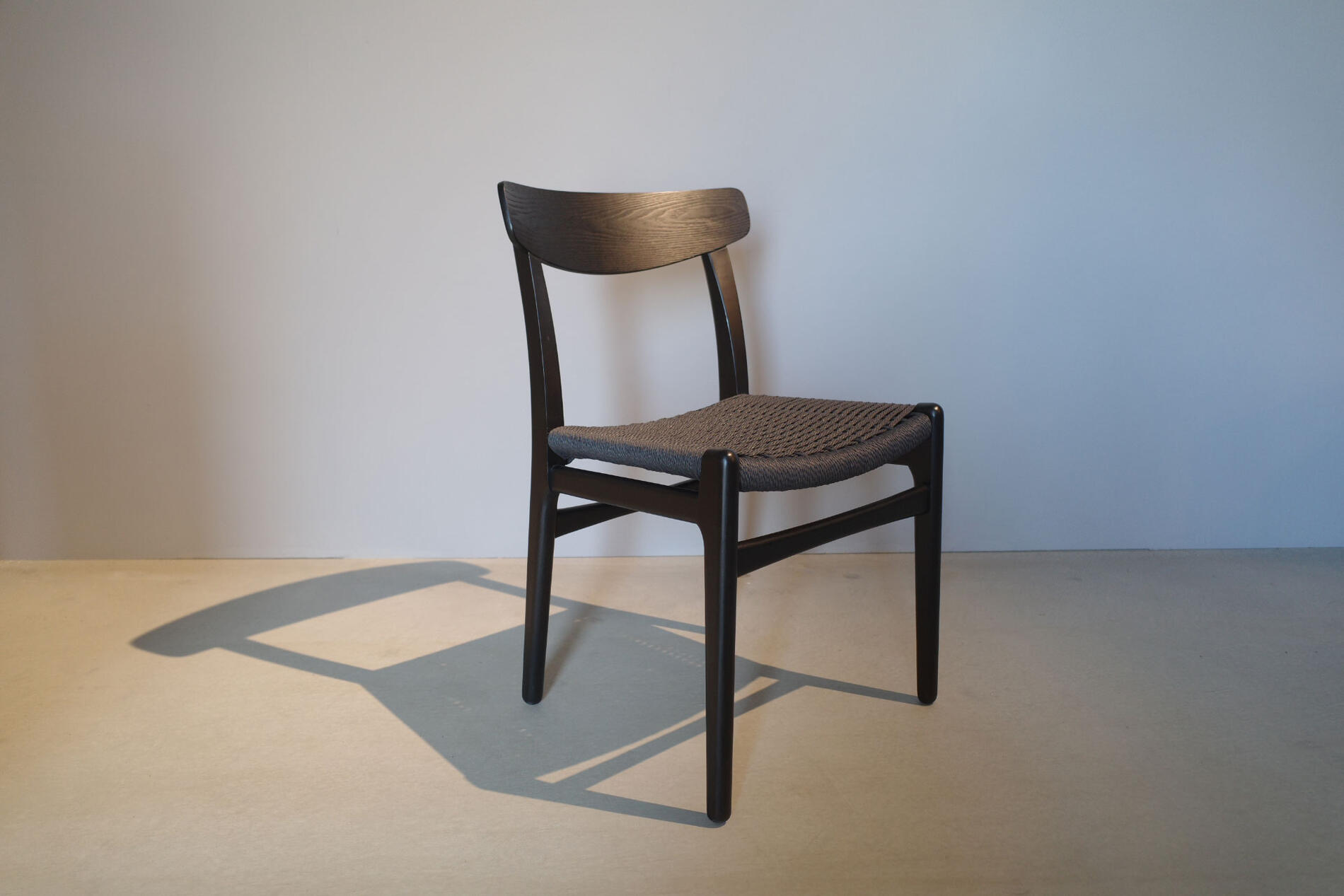 宇都宮でオシャレな家具を探すなら『オトワリバース！』展示品 美品 FUJIEI 藤栄 チェア 椅子 円形 丸椅子 ピンク 中古品 チェア | 宇都宮のリサイクルショップ オトワリバース