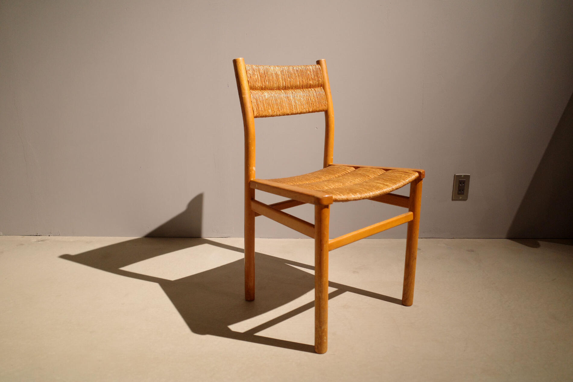 乐天商城 - フランス 1950年代 Vintage/ヴィンテージ家具 Pierre Gautier-Delaye/ピエール ゴーティエ ディレイ Rush Dining Chair/ラッシダイニングチェア Vergnere Week endシリーズ Antique/アンティーク フレンチアンティーク イス 椅子 木製 ウッド シャルロットペリアン 【中古】