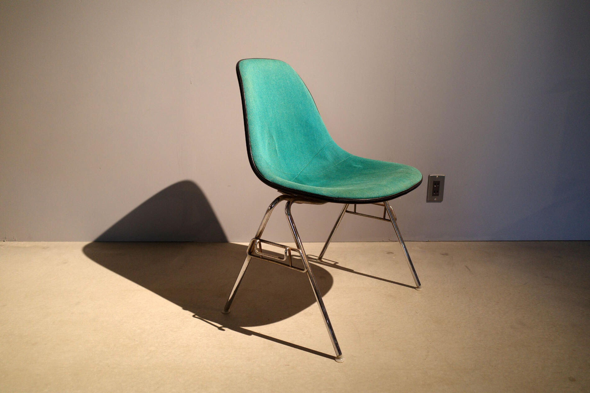 乐天商城 - Charles & Ray Eames/チャールズ&レイ イームズ Side shell chair/サイドシェルチェア Hermanmiller/ハーマンミラー Vintage/ヴィンテージ ファブリック グリーン 緑 当時オリジナル スタッキングベース Midcentury ミッドセンチュリー家具 アメリカ 椅子 イス【中古】