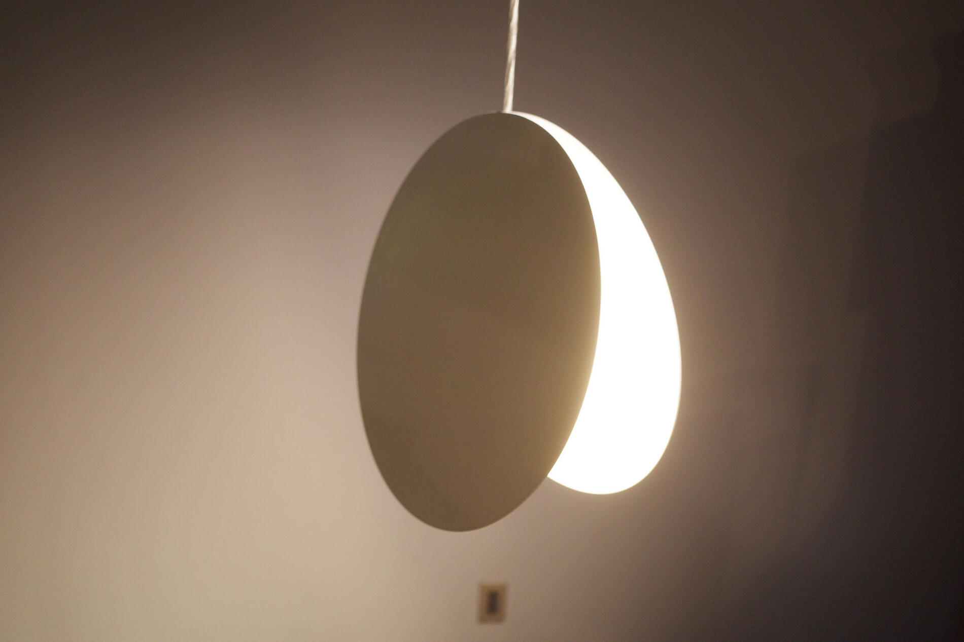 店頭展示品 North pendant lamp/ノースペンダントランプ E15 シグナルホワイト 大サイズ Marcel Besau & Eva Marguerre ペンダントライト yamagiwa/ヤマギワ スペースエイジデザイン 吊り下げ照明 2014年 北欧デザイン Vintage/ヴィンテージ 定価79,100円～ 4【中古】