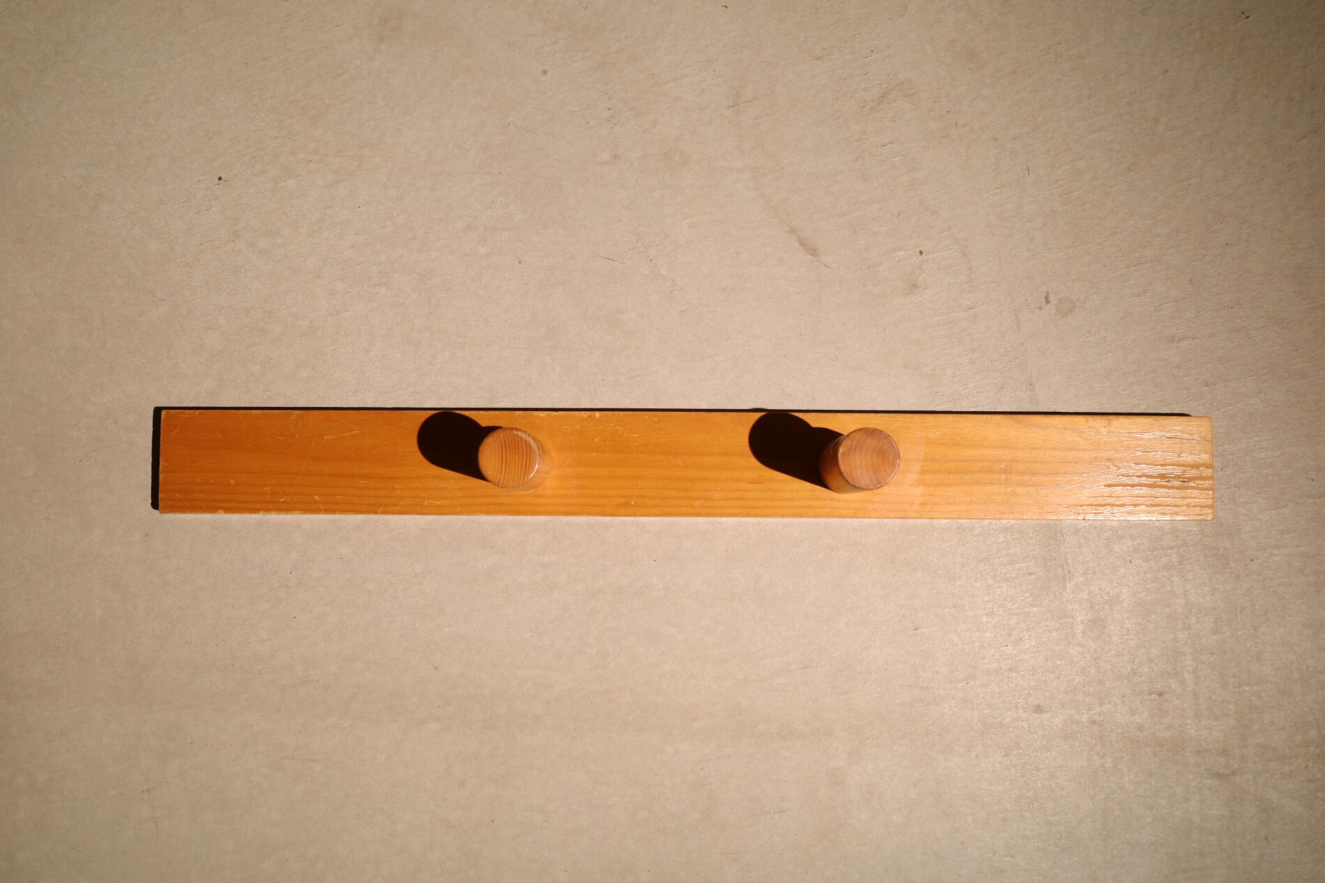 希少 本物 フランスより入荷 Charlotte Perriand /シャルロットペリアン Coat Rack(2fooks)/コートラック 2フック コートハンガー コートフック パイン材 Les Arcs/レザルク スキーリゾート Vintage/ヴィンテージ Antique/アンティーク ハンガーラック 稀少品 家具 5