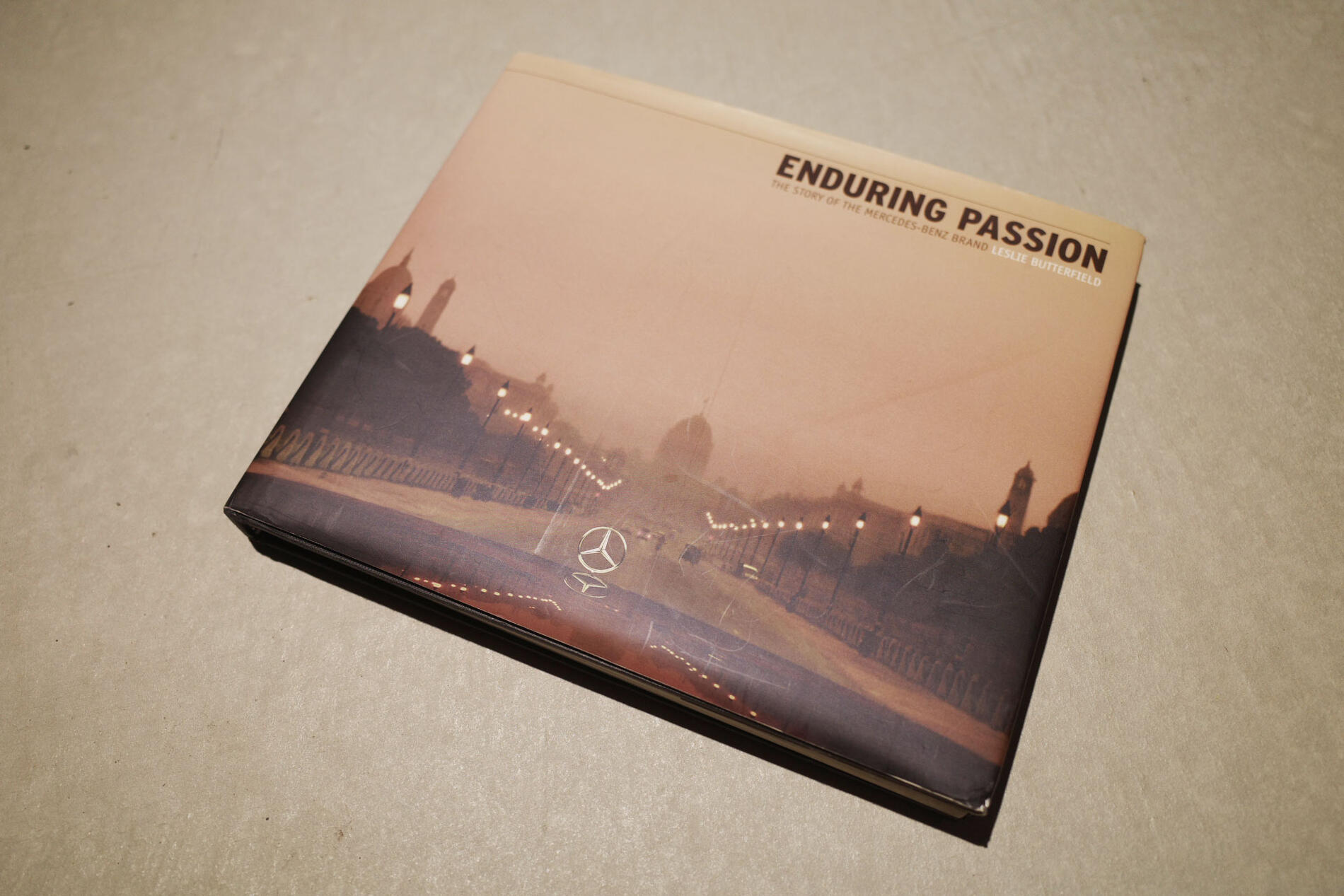 Book: Enduring Passion: The Story of the Mercedes-Benz Brand by Leslie Butterfield, published in 2005. Art book/ARTBOOK/Art book, foreign language book, ART, photography book, furniture, fine art, rare item, used, vintage, old book, secondhand book.