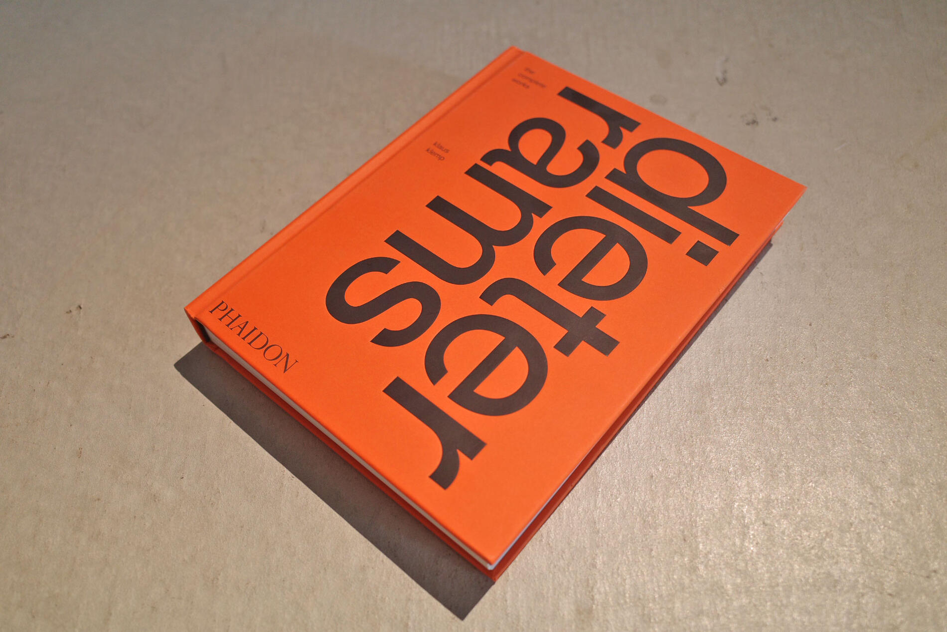 書籍 THE COMPLETE WORKS by Dieter Rams PHAIDON ドイツ人インダストリアルデザイナー ディーター ラムス カタログ レゾネ BRAUN/ブラウン Vitsoe/ヴィツゥ オーディオ 本/ARTBOOK/アートブック 洋書 ART インテリア 家具 美術品 NEW 新刊 新書【新品】