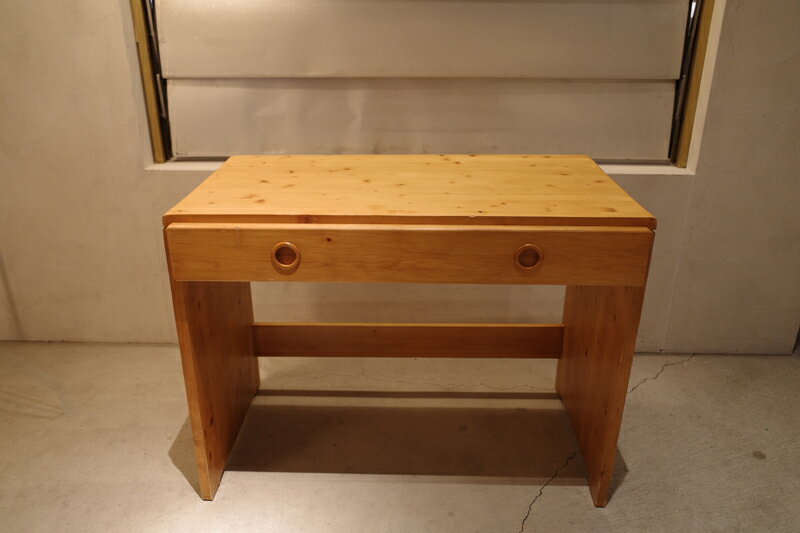 SALE 希少 本物 フランスより入荷 Charlotte Perriand /シャルロットペリアン Pine Desk with Drawer/パイン デスク ウィズ ドロワー スキーリゾート テーブル チェスト シェルフ Les Arcs/レザルク Vintage/ヴィンテージ 稀少品 家具 Méribel/メリベル 1点のみ【中古】