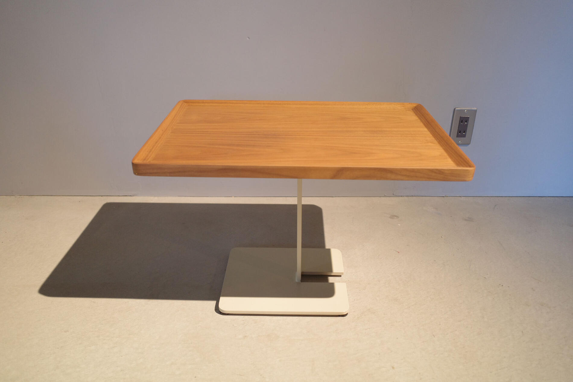 樣品屋展示品 Idea port/イデアポート Vilia 邊桌/咖啡桌 FUJIEI/藤榮 木質 天然素材 咖啡廳 北歐家具 北歐設計 米德世紀設計 Vintage/復古 Antique/古董 中古美品【中古】