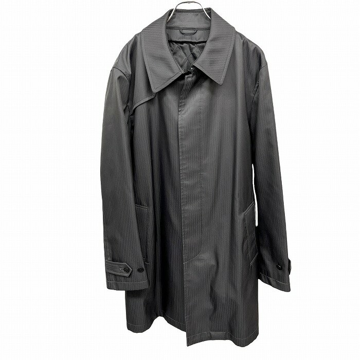 【中古】日本バイリーン JAPAN VILENE COMPANY コート ストライプ 総裏地 薄手の中綿入りノースリーブライナー 長袖 ポリ100% LL XL グレー メンズ 商品データ ブランド JAPAN VILENE COMPANY （ 日本バイリーン ） 商品タイトル 日本バイリーン JAPAN VILENE COMPANY コート ストライプ 総裏地 薄手の中綿入りノースリーブライナー 長袖 ポリ100% LL XL グレー メンズ カラー グレー サイズ表記 LL XL 実寸サイズ （タグ表記：LL XL）・肩幅48cm・着丈91cm・身幅57cm・袖丈66cm 素材 ポリ100% 状態 【 AB 】 USED品で若干の使用感がありますが、全体的に綺麗でまだまだ十分ご着用頂けそうな状態です。 商品状態・ディテールなど （※実測寸法など、多少の誤差はご容赦下さい。）（※商品は衣類の場合は全て畳んで保管しており、服飾雑貨も靴以外は必要に応じ畳んで保管しております。保管や梱包による畳み皺などはご了承下さい。）●気になったダメージの場所と種類： 　・所々：- 　・全体：- 　・肩：- 　・襟：- 　・胸：- 　・腹部：- 　・裾：- 　・右袖：- 　・左袖：- 　・袖口：- 　・背中(上)：- 　・背中(下)：- 　・内側：-●その他ディテール：フライフロント、内ポケット×2、センターベント、ボタン留め、ライナーはハーフ丈●付属品など：-●その他：- 管理番号 BL05192 お取引について まとめ買い・送料サービス ・複数点ご購入の場合は同梱発送も可能です。・その他、合計ご購入金額が3,980円(税込)以上の場合は送料無料（当店負担。沖縄、離島は無料ではなく送料300円で、税込み9,800円以上ご購入の場合はその他地域と同様送料無料）のサービスも実施していますので、是非ご検討ください（※送料サービス適用時の配達方法は梱包完了時に当店で改めて決定させていただくこととなります）。・メール便（クロネコゆうパケットまたは飛脚ゆうパケット便）での発送が可能な商品を含む複数点をご購入の場合、メール便での同梱発送は不可です。そのため、同梱発送はメール便以外の配達方法となります。 送料 ・ショッピングカート画面内のお届け方法変更画面にて各配送方法の送料が確認可能です。 楽天市場のシステム仕様により全商品につき、お客様側で明示的にお届け方法を変更しない限り最安送料が自動適用されております（※複数ご購入の場合も同様）。 メール便の最安送料は佐川急便の飛脚ゆうパケット便のためメール便での発送が可能な商品は飛脚ゆうパケット便が自動適用されますが、同様のサービスのメール便としてヤマト運輸のクロネコゆうパケットもご選択可能です。「飛脚ゆうパケット便」「クロネコゆうパケット」は、集荷会社は異なりますがお届けはどちらも日本郵便となる関係上、到着目安は発送完了後3〜7日程となっており、料金は異なりますが同じサービスです。応援したい配送会社のサービスをお選びください。 当店ではご注文完了後に発送方法について改めてご提案することはなくご注文内容通りの配送方法での発送となりますので、ご注文の際は念のためお届け方法変更画面にてご希望の配送方法をお探しいただき概ね想定通りの到着となるようご注文いただくのがお勧めです。 尚、3,980円以上（沖縄宛は9,800円以上）のお買い物で送料無料となりますので、宜しければ複数ご注文もご検討ください。 商品の梱包と発送 ・商品の梱包は原則的にビニール袋等に封入のうえ、封筒または紙袋での梱包となります。 靴の場合、箱付きは段ボールでの梱包となりますが、箱無しは原則的にビニール袋＋封筒または紙袋での梱包となります。 メガネ類の場合は緩衝材で保護のうえ段ボールでの梱包となります。 ギフト包装、その他梱包方法のご指定は不可でございますのでご了承ください。 ・発送はご入金確認後、1〜2営業日以内となります。（※ご入金が当店の定休日前日、および当日の場合は定休日明けの発送となります。その他状況によりすぐに発送できない場合は「ご登録のメールアドレス宛」等へご連絡をさせていただきます。配達日のご指定が必要な場合はお日にちの余裕がある際のご購入がお勧めです。※メール便（クロネコゆうパケットまたは飛脚ゆうパケット便）は日時指定不可。） ・佐川急便の飛脚ゆうパケット便をご選択の場合、諸般の状況により予告無くヤマト運輸のクロネコゆうパケットでの発送に切り替えさせていただく場合がありますが、その際の差額費用は当店負担となりますのでその点ご安心ください。 その他 ・他のECモールと同時出品しています。在庫連動に5分程時間が掛かりますので、万一同時に他のお客様からもご注文をお受けすることとなりました場合はご注文時間が早いお客様への販売となります。誠に恐れ入りますがその点ご了承ください。ご返金時のご案内は「ご登録のメールアドレス宛」となります。・当店からの連絡は原則「ご登録のメールアドレス宛」となります。然るべきタイミングで当店からのメールが届かない場合は迷惑メールフォルダなどに振り分けられていないか、「ご登録のメールアドレス」に誤りがないかなどご確認ください。・お届けの商品に万一問題がございました際は、お手数ではございますがその旨、および詳細な状況をご連絡ください。・お客様から当店へのご連絡方法はお電話以外とさせていただいております（※状況の整理、把握、認識齟齬回避、及び取引記録保存の必要性の観点からお電話でのご連絡はお受けしていないものとなります。誠に恐れ入りますがご了承ください）。