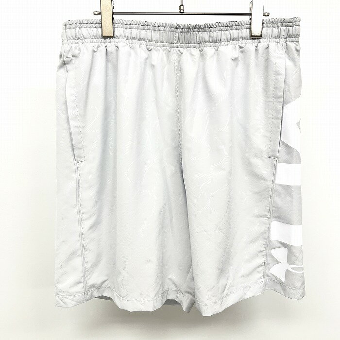 【当店スーパーSALE!! ＼★半額★／対象商品|3月4日(水)20時00分〜3月11日(水)01時59分まで】【中古】UNDER ARMOUR - XXL 2XL メンズ 薄手 ショーツ ショートパンツ ハーフパンツ 迷彩風の総柄 ウエストにゴムと紐 ポリ100% ライトグレー系