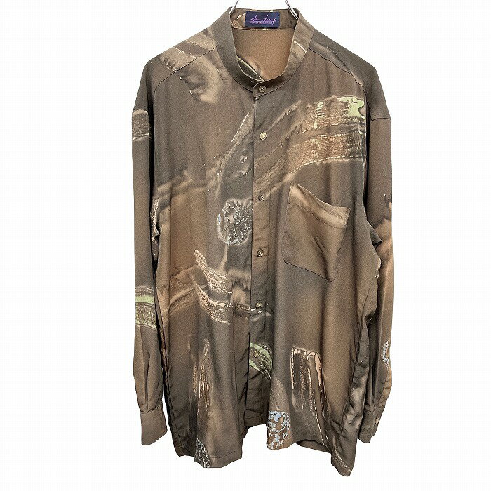 【中古】San Ansong バンドカラーシャツ アート柄 ペイント柄 長袖 ボックスカット 胸ポケット ポリ100% L ブラウン 茶×緑×青 メンズ 商品データ ブランド San Ansong （ - ） 商品タイトル San Ansong バンドカラーシャツ アート柄 ペイント柄 長袖 ボックスカット 胸ポケット ポリ100% L ブラウン 茶×緑×青 メンズ カラー ブラウン 茶×緑×青 サイズ表記 L 実寸サイズ （タグ表記：L）・肩幅51cm・着丈75cm・身幅57cm・袖丈56cm 素材 ポリ100% 状態 【 A 】 USED品ですがほとんど使用感もなく美品です。 商品状態・ディテールなど （※実測寸法など、多少の誤差はご容赦下さい。）（※商品は衣類の場合は全て畳んで保管しており、服飾雑貨も靴以外は必要に応じ畳んで保管しております。保管や梱包による畳み皺などはご了承下さい。）●気になったダメージの場所と種類： 　・所々：- 　・全体：- 　・肩：- 　・襟：- 　・胸：- 　・腹部：- 　・裾：- 　・右袖：- 　・左袖：- 　・袖口：- 　・背中(上)：- 　・背中(下)：- 　・内側：-●その他ディテール：-●付属品など：-●その他：- 管理番号 SL06399 お取引について まとめ買い・送料サービス ・複数点ご購入の場合は同梱発送も可能です。・その他、合計ご購入金額が3,980円(税込)以上の場合は送料無料（当店負担。沖縄、離島は無料ではなく送料300円で、税込み9,800円以上ご購入の場合はその他地域と同様送料無料）のサービスも実施していますので、是非ご検討ください（※送料サービス適用時の配達方法は梱包完了時に当店で改めて決定させていただくこととなります）。・メール便（クロネコゆうパケットまたは飛脚ゆうパケット便）での発送が可能な商品を含む複数点をご購入の場合、メール便での同梱発送は不可です。そのため、同梱発送はメール便以外の配達方法となります。 送料 ・ショッピングカート画面内のお届け方法変更画面にて各配送方法の送料が確認可能です。 楽天市場のシステム仕様により全商品につき、お客様側で明示的にお届け方法を変更しない限り最安送料が自動適用されております（※複数ご購入の場合も同様）。 メール便の最安送料は佐川急便の飛脚ゆうパケット便のためメール便での発送が可能な商品は飛脚ゆうパケット便が自動適用されますが、同様のサービスのメール便としてヤマト運輸のクロネコゆうパケットもご選択可能です。「飛脚ゆうパケット便」「クロネコゆうパケット」は、集荷会社は異なりますがお届けはどちらも日本郵便となる関係上、到着目安は発送完了後3〜7日程となっており、料金は異なりますが同じサービスです。応援したい配送会社のサービスをお選びください。 当店ではご注文完了後に発送方法について改めてご提案することはなくご注文内容通りの配送方法での発送となりますので、ご注文の際は念のためお届け方法変更画面にてご希望の配送方法をお探しいただき概ね想定通りの到着となるようご注文いただくのがお勧めです。 尚、3,980円以上（沖縄宛は9,800円以上）のお買い物で送料無料となりますので、宜しければ複数ご注文もご検討ください。 商品の梱包と発送 ・商品の梱包は原則的にビニール袋等に封入のうえ、封筒または紙袋での梱包となります。 靴の場合、箱付きは段ボールでの梱包となりますが、箱無しは原則的にビニール袋＋封筒または紙袋での梱包となります。 メガネ類の場合は緩衝材で保護のうえ段ボールでの梱包となります。 ギフト包装、その他梱包方法のご指定は不可でございますのでご了承ください。 ・発送はご入金確認後、1〜2営業日以内となります。（※ご入金が当店の定休日前日、および当日の場合は定休日明けの発送となります。その他状況によりすぐに発送できない場合は「ご登録のメールアドレス宛」等へご連絡をさせていただきます。配達日のご指定が必要な場合はお日にちの余裕がある際のご購入がお勧めです。※メール便（クロネコゆうパケットまたは飛脚ゆうパケット便）は日時指定不可。） ・佐川急便の飛脚ゆうパケット便をご選択の場合、諸般の状況により予告無くヤマト運輸のクロネコゆうパケットでの発送に切り替えさせていただく場合がありますが、その際の差額費用は当店負担となりますのでその点ご安心ください。 その他 ・他のECモールと同時出品しています。在庫連動に5分程時間が掛かりますので、万一同時に他のお客様からもご注文をお受けすることとなりました場合はご注文時間が早いお客様への販売となります。誠に恐れ入りますがその点ご了承ください。ご返金時のご案内は「ご登録のメールアドレス宛」となります。・当店からの連絡は原則「ご登録のメールアドレス宛」となります。然るべきタイミングで当店からのメールが届かない場合は迷惑メールフォルダなどに振り分けられていないか、「ご登録のメールアドレス」に誤りがないかなどご確認ください。・お届けの商品に万一問題がございました際は、お手数ではございますがその旨、および詳細な状況をご連絡ください。・お客様から当店へのご連絡方法はお電話以外とさせていただいております（※状況の整理、把握、認識齟齬回避、及び取引記録保存の必要性の観点からお電話でのご連絡はお受けしていないものとなります。誠に恐れ入りますがご了承ください）。