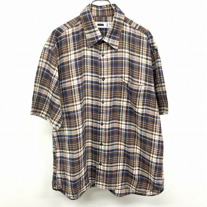 【中古】FILA フィラ L メンズ 薄手 シャツ チェック ロゴ刺繍 トップボタンのボタン糸が赤色 半袖 胸ポケット 綿100% ブラウン×ネイビ..