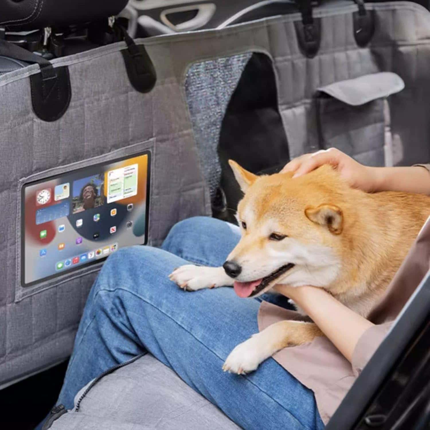 Rakuten - ペットシート 車用 後部座席専用 犬猫用 ブースターシート カバー 飛び出し防止 酔い防止 固定式シートベルト 安全旅行 折り畳み可 汚れにくい ブラック ワンサイズ