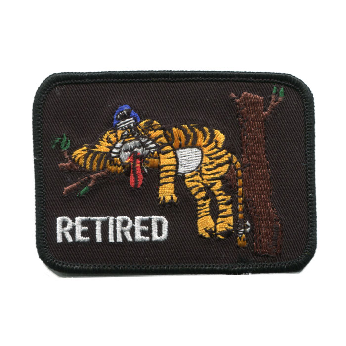 輸入ワッペン〔246-RETIRED　黒枠〕【DM便選択可】【アイロン接着】【楽ギフ_包装】