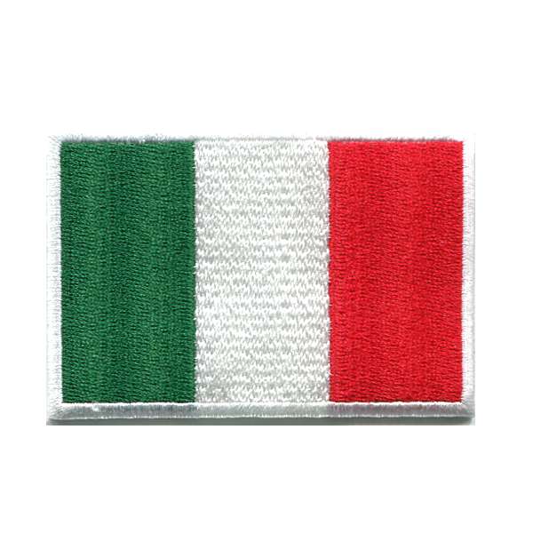 ギフト対応イタリアの国旗　刺繍ワッペン　80mmサイズです。裏面にアイロン接着シートを加工しておりますので、家庭用アイロンで接着可能です。★他国の国旗ワッペンもご用意がございます★■仕様サイズ：幅約8cm　縦約5.5cm外枠：ヒートカット加工生地：ツイル生地裏面：アイロンシート付き■ご注意事項※アイロンシートによる接着に適さない素材(ナイロン、タオル地、フリース等毛足のあるもの、撥水加工が施されているもの)もございますのでご注意下さい。※ワッペンによっては1mm2mmの誤差が生じる場合がございますがご了承下さいませ。※画面上と実物では多少色具合が異なって見える場合もございます。ご了承ください。