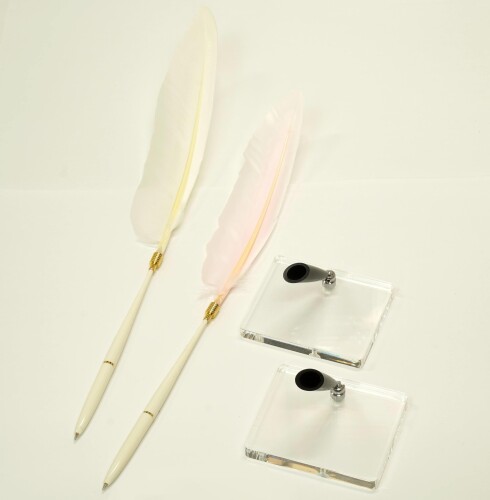 2セットパック 白羽根とピンク羽根 日本加工ガチョウの羽根付プラ軸バンカースペン+黒ペンホルダー付透..