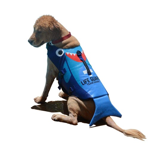 犬用ライフジャケットフローティングベスト犬用救命胴衣 (S（犬の体重2.5〜9 kgs、胸囲30〜52 cm）) ・水面からの引き上げに便利な救助ハンドル付。 ・サイズバリエーションは、XXSサイズからLサイズまで揃っています。 ・撥水・防風・防臭にすぐ ・マジックテープ式で着脱も簡単 ・便利な取っ手付きベルト付き 説明 推奨サイズ:S(犬の体重2.5〜9 kgs、胸囲30〜52 cm)、M(犬の体重9〜20kgs、胸囲42〜63cm)、L(犬の体重20〜35kgs、胸囲68) --78cm)。 商品コード62068098759商品名犬用ライフジャケットフローティングベスト犬用救命胴衣 (S（犬の体重2.5〜9 kgs、胸囲30〜52 cm）)サイズS（犬の体重2.5〜9 kgs、胸囲30〜52 cm）※他モールでも併売しているため、タイミングによって在庫切れの可能性がございます。その際は、別途ご連絡させていただきます。※他モールでも併売しているため、タイミングによって在庫切れの可能性がございます。その際は、別途ご連絡させていただきます。