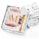 Livole 誕生日プレゼント 女性 マグカップ 蓋付き スプーン付き ピンク コーヒーカップ 大きめ 名前入り イニシャル クリスマスプレゼント 350ml ...