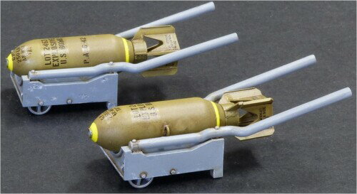 プラスモデル 1/32 Mk.1 手押し爆弾カート・250ポンド爆弾 2個入 3Dプリンター製キット PLMAL3021