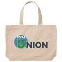 ▼SPEC 【種別】 トートバッグ 【メーカー名】 ユニオン(union) 【カラー】 ナチュラル(0019) 【サイズ】 約39cm×35cm×10cm 【素材】 綿100% 【特徴】 ・UNIONのプリントが入った13Lの大容量トートバッグ ・重たいものを入れても安心感のある丈夫なキャンバス生地 ・シューズ、ウェア、小物、ボールなどが入れられます。