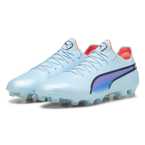 ▼SPEC 【種別】 サッカースパイク 【メーカー名】 プーマ（puma） 【割引率】 50%OFF 【カラー】 シルバースカイ×プーマブラック 【アッパー】 合成樹脂、合成繊維 【アウトソール】 合成底 【特徴】 アッパーとアウトソールを一新したNEW KING ・アッパーは「K-BETTER」という不織布からなる合成繊維で、天然皮革の構造に近く高いフィット感と強度を併せ持つ。従来のKING同様の柔らかさを持ちながら、試合中のフィット感が崩れにくいのが特徴で、さらに表面の加工が水分を含みにくくすることで軽量性を保つ。 ・履き口周りにはEvo Knitを使用。足とシューズの密着度を高めることに貢献。 ・アウトソールにはPebaxナイロンとPUから形成されており、優れた軽量性を実現。また、中足部に配置されたシャンクが中足部の捻じれを抑制し力の分散を抑える効果をもたらす。 価格について：メーカー希望小売価格はメーカーサイトに基づいて掲載しています。メーカーサイトの該当ページ