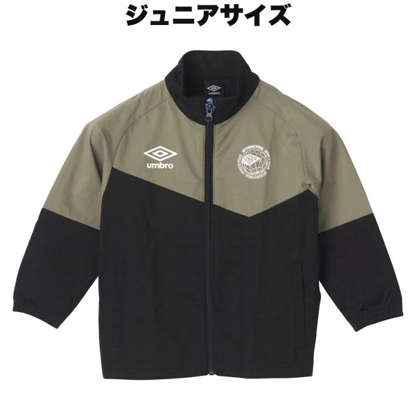 ▼SPEC 【種別】 ジャージ・トレーニング 【メーカー名】 アンブロ(umbro) 【素材】 複合繊維（ポリエステル）74%、ポリエステル26% 【カラー】 ブラック(BLK) 【特徴】 はじめてのスクール通いもこれで安心！挿入補助ファスナーで子供の着替えをサポート。 ロゴマークにも再帰反射シートを採用。