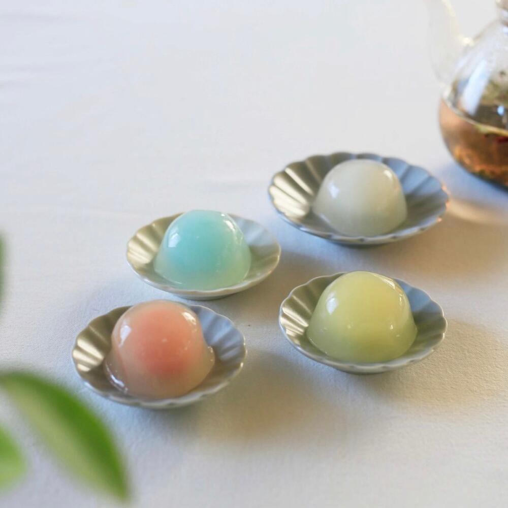 Rakuten - 菊型色釉 小皿 ミニ皿 美濃焼 グレーマット 白 黒 おばんざい 和食器