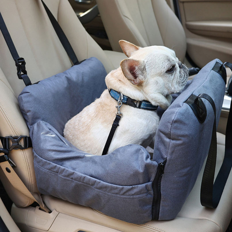 表地素材：ポリエステル内部素材：ポリエステル詰め物素材：PP綿【お出かけや旅に便利】愛犬との車でのお出かけにピッタリの車内設置用のベッド「ドライブベッド」です。お出かけの間も愛犬に特等席を作っちゃおう。背もたれが高めのふんわりとしたベッドをシートに取り付けて、愛犬専用席をつくってあげて下さい。【サイズと適用場所】49*42*30cm（推奨体重6.5kg以下）。中小型ペットに対応し、コーギー・柴犬・ミニチュアシュナウザー・犬・猫・小動物なども使用できます。【安全設計】アップグレードされたシートベルト、調整可能なストラップ、滑り止めのゴム底部など、運転中にペットがピッタリ収まる安全設計になっています。飛び出しリードもペットのハーネスや首輪に取り付け可能で、安心して旅行を楽しむことができます。【犬猫の旅行や野外で遊ぶに対策品】: 主にペットを乗せる時に、愛車のシートを保護するために使うシートです. 車を汚したくない人や、座席の材質が高級な車にはこういうシートがあるといいですね。ペットの足跡、毛、フケ、汚れ、水、砂、土、泥から大事な車席を守ってくれて、中小型犬、猫、うさぎにけの犬ドライブシート兼ドライブボックスです。 ペットを載せても安心。【適用場所】室内、リビングルーム、バルコニー、廊下、玄関、庭、そして室内だけでなく、アウトドア、庭、公園、郊外、ビーチ、芝地など、使い場所も限定せずどこでも使えます。特にドライブ、旅行、通院、災害避難、帰郷、定期健診など車で移動時に最適です。犬猫の旅行や野外で遊ぶに対策品 特徴： ●犬、猫にもピッタリです。 ●サイズ：49*42*30cm（推奨体重6.5kg以下） ●ドライブボックス/ベッドの2wayでご使用なれる、とっても便利な商品となります。 ●わんちゃんとお出かけした後は、抜け毛やおしっこで掃除が大変！ ●急ブレーキでわんちゃんが座席から落ちるのが心配・・・ ●なぜか、運転中に膝に乗りたがる。 ●わんちゃんのシートをひくと、人の座るところが無くなる。といったお悩みはありませんか。 ■新しいボックス型カーシートなら、 ■前後、さらに側面もカバーしているので、車内をより清潔に保てます。 ■側面カバーで、車が揺れるときも衝撃からわんちゃんを守ります。 ■撥水加工で、水洗いもOK！ ■わんちゃんがそそうをしても、さっと拭き取れます。 ■犬の居場所を確保できるので、もう運転中にウロウロして、怖い思いをすることはありません。 ■室内でベッドとして使用できます。 ◆◆◆◆◆◆◆◆◆◆◆◆◆◆◆ 注意： ※本体のサイズはちょっと大きいので、商品は圧縮されてお送りいたします。 ※お使いのモニターによっては、実際の色と若干異なって見える場合があります。 ※実寸は素人採寸ですので、多少の誤差はご了承願います。 ※ 製造時期によりデザインや仕様に若干の変更がある場合がございます。ご了承ください。 ※この商品は当店実店舗でも販売しております。在庫数の更新は随時行っておりますが、 1、お買い上げいただいた商品が、品切れになってしまうこともございます。 2、その場合、お客様には必ず連絡をいたしますが、万が一入荷予定がない場合は、 3、キャンセルさせていただく場合もございますことをあらかじめご了承ください。 ドライブベッド 犬 中型犬 2匹 2匹用 ペット用ドライブシート 犬用 後部座席 夏 夏用ドライブベッド犬 安全 ピンク l 大型犬 多頭 ドライブボックス キャリーバッグ ペット用ドライブボックス 車用 小型犬 猫 中小型犬 猫用ドライブボックス ペットキャリー 車 犬用品 旅行 ペット用ドライブベッド ペットシート 車載 車用ペットシート 座席 ペットソファー ドライブペット用ドライブベッド ペット 車用 ドライブベッド ペット用 ドライブベッド 犬 イヌ 車用 猫 ネコ ドライブケージ 飛び出し防止 犬 2匹 中型犬 小型犬 防水 大型 大型犬 ペット用ドライブベッド 車 ペットシート ペット用ドライブボックス 大型犬 小型犬 中型犬 ペット 車 車載 犬用ドライブ用品 車用ペットシート 座席 ペットソファー 車 ドライブ 夏 ドライブボックス 大型犬 助手席 猫 中小型犬 猫用ドライブボックス ペット 犬 小型犬 中型犬 ペットキャリー 車 車用 犬用品 乗せる 旅行 後部座席 2匹 2匹用 多頭 多頭用 ドライブベッド 犬 中型犬 助手席 2匹 2匹用 ペット用ドライブシート 犬用 後部座席 夏 夏用ドライブベッド犬 安全 ピンク l 大型犬 多頭 犬ドライブベッド多頭用 ドライブボックス lサイズ ペット l ピンク 中型犬 大型犬 小型犬 アームレスト 小さめ 肩がけ 持ち運び 後部座席 車用 洗える ペット ペット用ドライブボックス キャリーバッグ ドライブボックス 猫 中小型犬 猫用ドライブボックス 多頭 多頭飼い 多頭用 3way ペットキャリー m 犬 キャリーバッグ 猫 キャリーバッグ ペット キャリー ベージュ 車用 ドライブベッド 犬 2匹 中型犬 小型犬 防水 大型 大型犬 可愛い l ピンク 2way 中型犬用ドライブベッド 2匹用 キャリー 車用 おしゃれ ペットベッド 犬 車 ペットソファー ドライブ ドライブボックス 中型犬 大型犬 後部座席 キャリーバッグ コンソール 両側に開くアームレスト ペット ペット用ドライブボックス 車用 小型犬 アームレスト デニム シート ペット用ドライブボックス 小型犬 ペット 車用 ドライブボックス 大型犬 中型犬 車用ペットシート 車用 アームレスト 洗える 小さめ 肩がけ 後部座席 猫 中小型犬