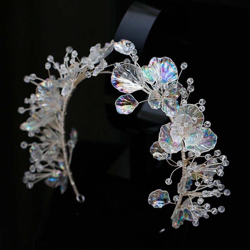 ウェディングヘッドドレス ビジュー ヘアバンド カチューシャ フラワー 花冠 結婚式 髪飾り 前撮り 二次会 発表会 演奏会 ブライダル パーティー 花嫁小物 披露宴 2次会 ウエディングヘアアクセサリー ヘアアレンジ ヘッドアクセ 海外挙式 後撮り 撮影 シルバー カラフル