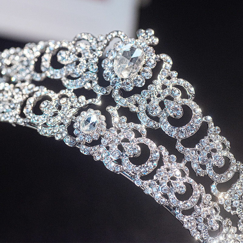 ウェディングヘッドドレス ティアラ クラウン ラインストーン 王冠 ビジュー 結婚式 髪飾り 前撮り 二次会 発表会 演奏会 誕生日 記念日 ブライダル パーティー 花嫁小物 披露宴 2次会 ウエディングティアラ ヘアアクセサリー ヘッドアクセ 海外挙式 後撮り 撮影 シルバー
