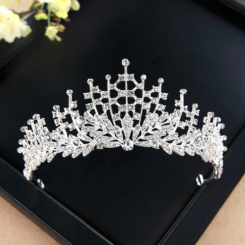 ウェディング クラウン ティアラ 安い ヘッドドレス ブライダル 髪飾り 花嫁 結婚式 ヘアアクセサリー パーティー 二次会 発表会 王冠 大人 上質 海外挙式