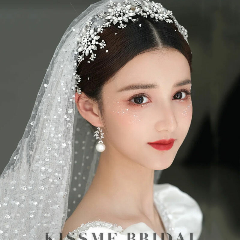 カチューシャ ヘアバンド ブライダル ヘッドドレス ウェディングヘッドドレス 雪花 シルバー ティアラ ビジュー 結婚式 花嫁 上品 二次会 パーティー ヘアアクセサリー 髪飾り 海外挙式 前撮り 韓国風 発表会 演奏会 成人式 卒業式 イベント ウェディングアクセサリー