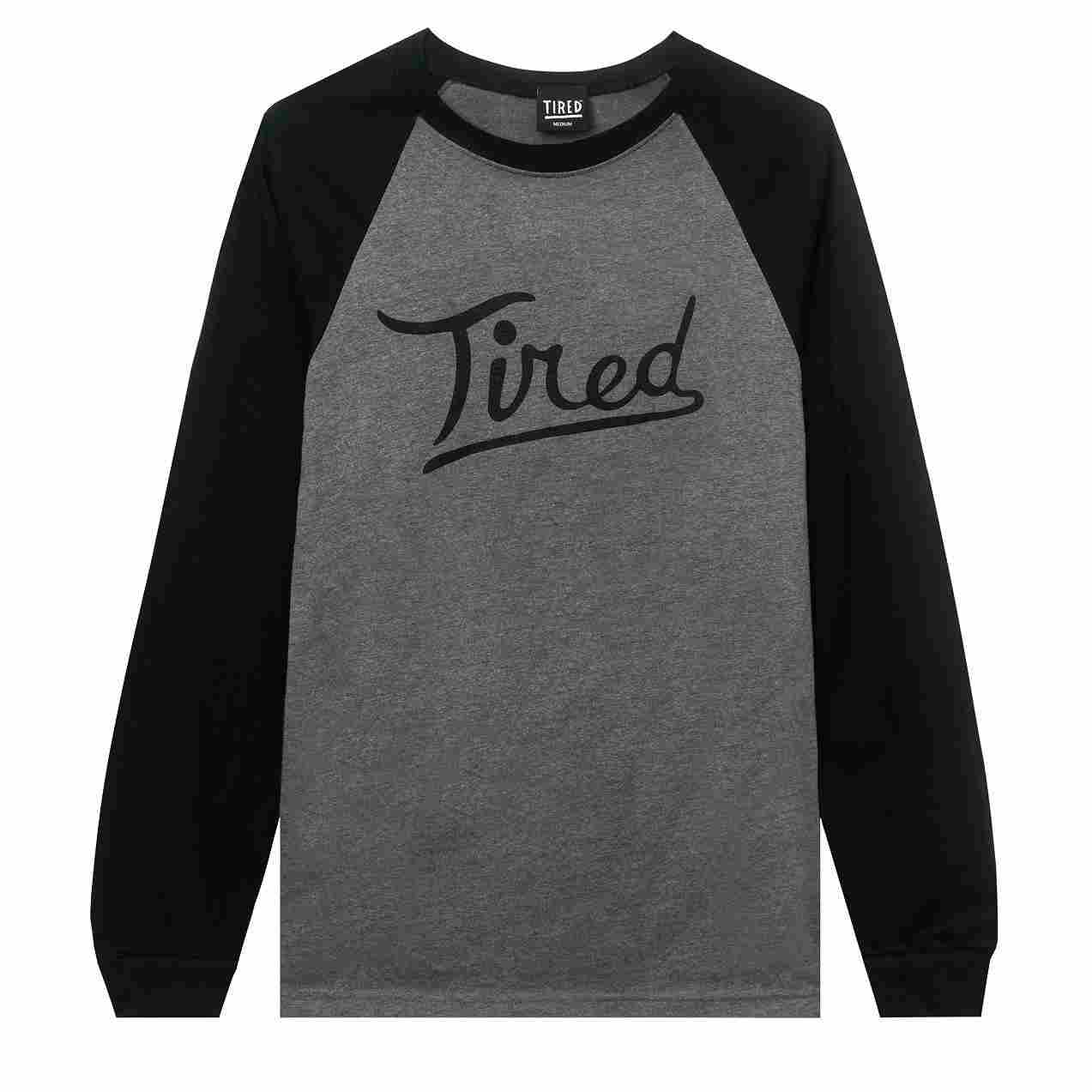 yTIRED^CA[hz THE ROUNDERS RAGLAN(E_[YO/CUT AND SEWN/Jbg\[/PARRA//2022S)