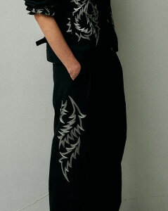 【25AW先行受注】【POINT3倍】【A NOVEL DAY. /ア ノーベル デイ】9W CORDUROY x EMBROIDERY PT(2色)(475201)(ボトムス/パンツ/25AW)