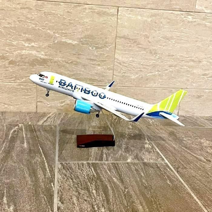 Rakuten - バンブーエアウェイズ A320 模型飛行機 約1/80 音感LEDライト ランディングギア 専用スタンド付 ベトナム航空 インテリア プレゼント コレクション