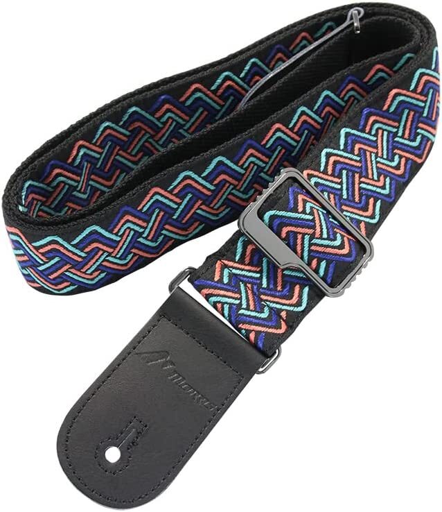 モーリス Morris MS01 BRAID ギターストラップ ブレイド柄 美しいブレイド柄 テクノ調なカラーリングと、幾何学模様のスタイリッシュなデザイン。しなやかで伸びにくい素材で、長時間の演奏においても体への負担が少なくなっています。長さ調整しやすいタブつきバックルを採用。アコースティックギターなどネック側のストラップピンが無いギターでも、付属のヒモでストラップをヘッド部分に結びつけることができます。長さ：94cm-160cmデザインはBRAID（ブレイド・組み紐柄） 2