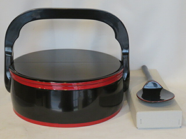 （十一月◆特売品）木製真塗 即中斎好写 爪紅 夏用手付飯器 杓文字付〈税込・送料込〉【中古・未使用】