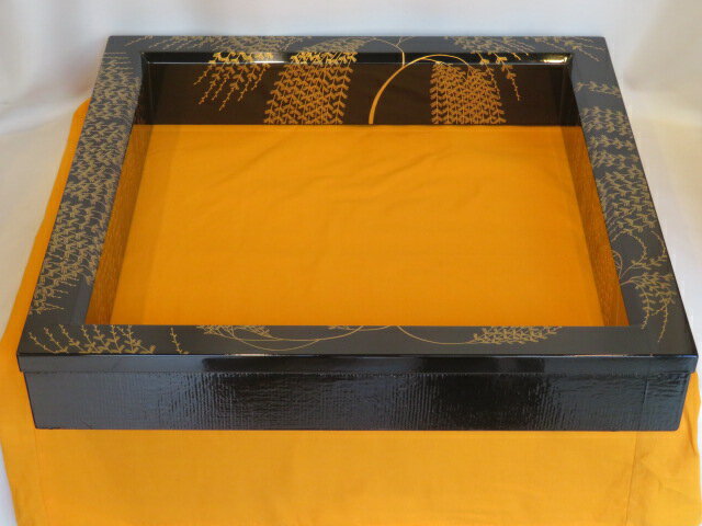 （十月◆特売品）加賀蒔絵師 和田寿峰作 芽張柳蒔絵 黒蝋色布張炉縁USED〔税込・送料込〕【中古・熱ヒビ】