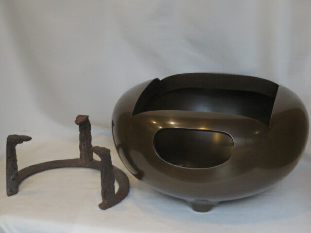 楽天ますや雲湧堂（十一月◆特売品）高岡鋳師 般若勘渓作 唐銅 方円風炉と 風炉用虫喰五徳 〈税込・送料込〉【中古・超美品】