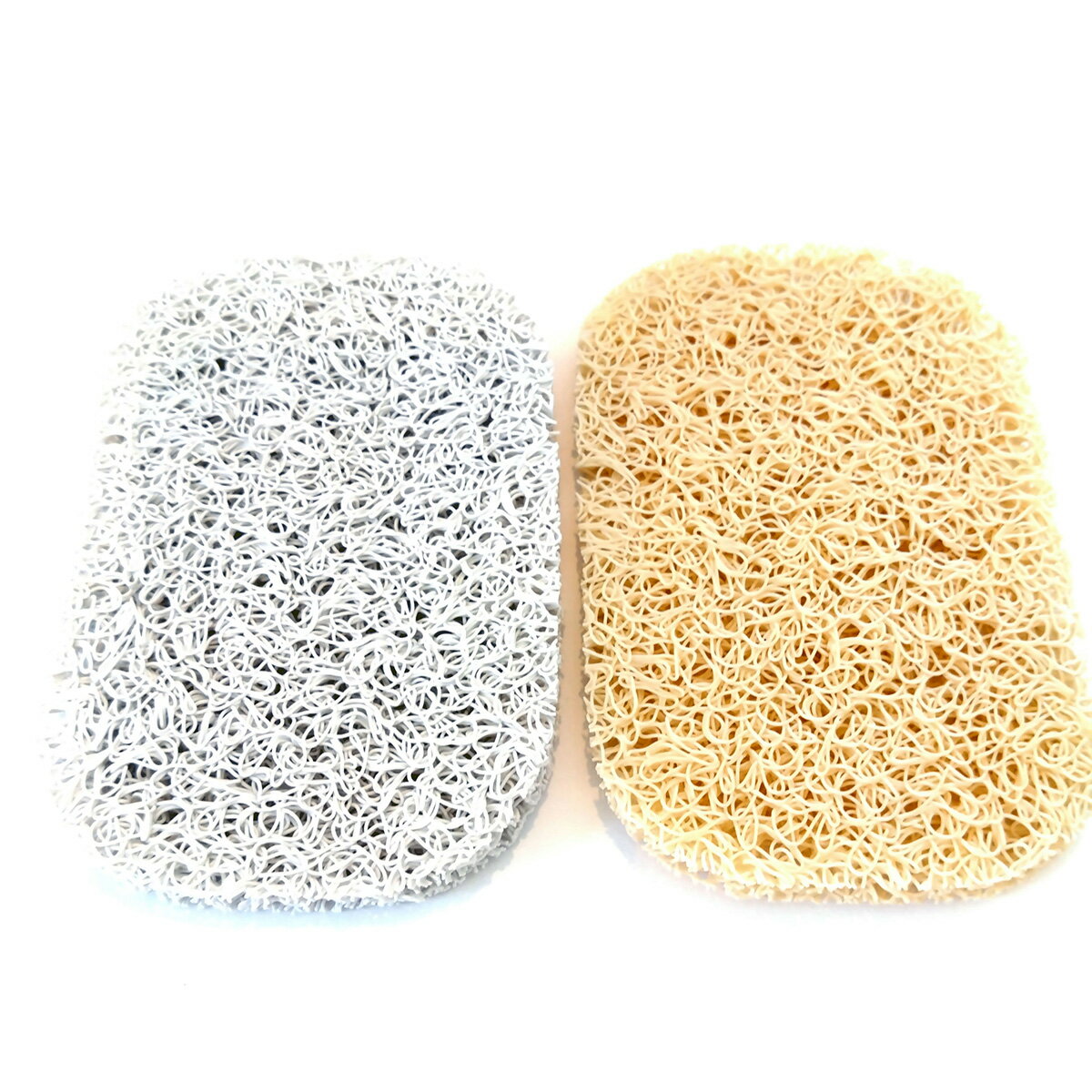 Rakuten - 石鹸を大切に！水はけがよく、通気性もよく、石鹸が乾きやすく長持ちさせてくれるシンプルデザインのお手ごろ価格なソープセーバー石鹸置き、ライトグレー1枚ベージュ1枚の2枚セット（ポリ塩化ビニール製　BPAフリー）