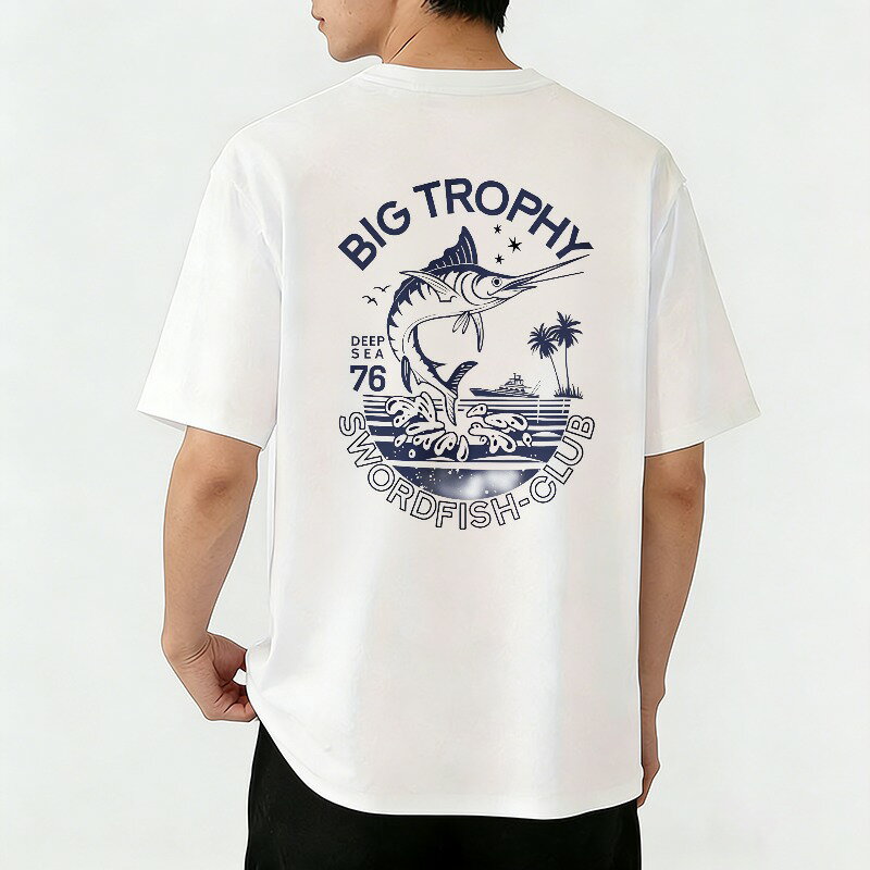 Rakuten - Tシャツ メンズ 半袖 バックプリントtシャツ ビッグトロフィーソードフィッシュクラブ深海76 グラフィックプリント ティーシャツ 綿 春 夏 男子 中学生 通気性 速乾 吸汗発散 丸首 ストレッチ ギフト プレゼント
